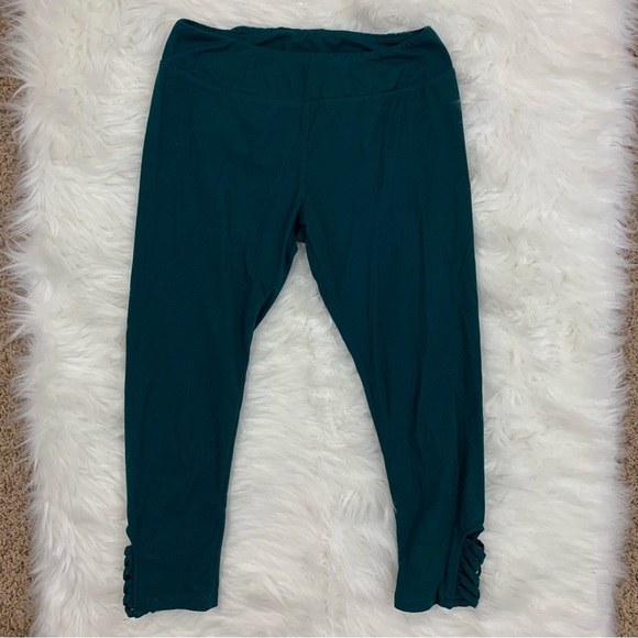 Hot Kiss Teal Athletic Capri Leggings - Picture 3 of 12